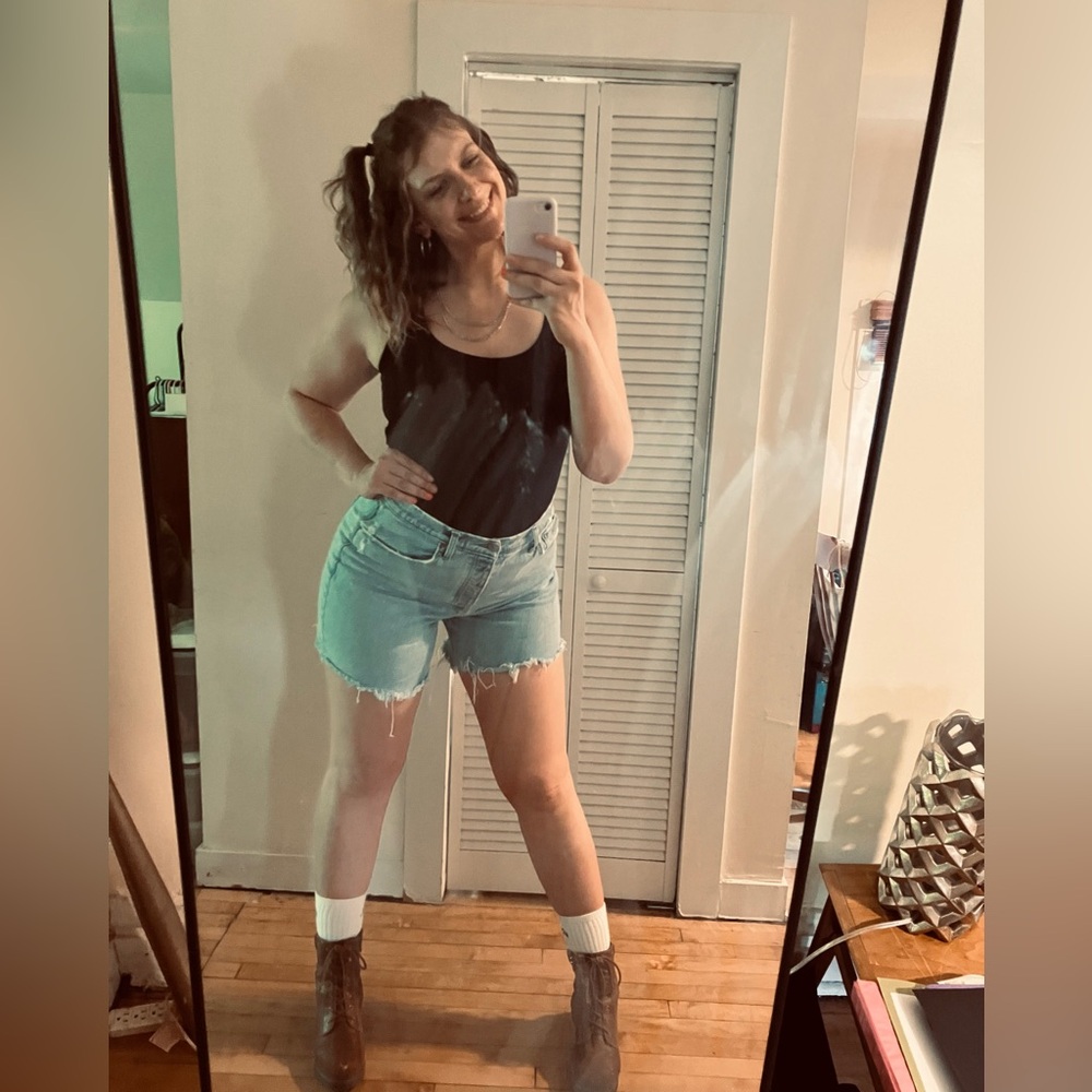 Meet your Posher, Claire